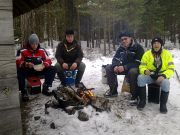 Grillpaus vid vindskyddet