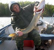 Johnny med 97 cm och 5.2 kg